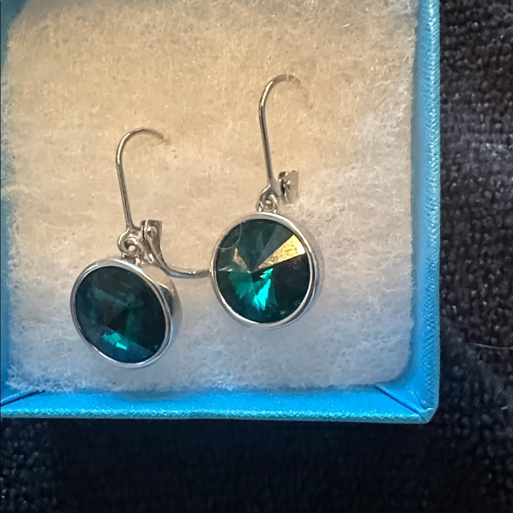 Touchstone crystal earrings. Emerald green - Picture 2 of 2